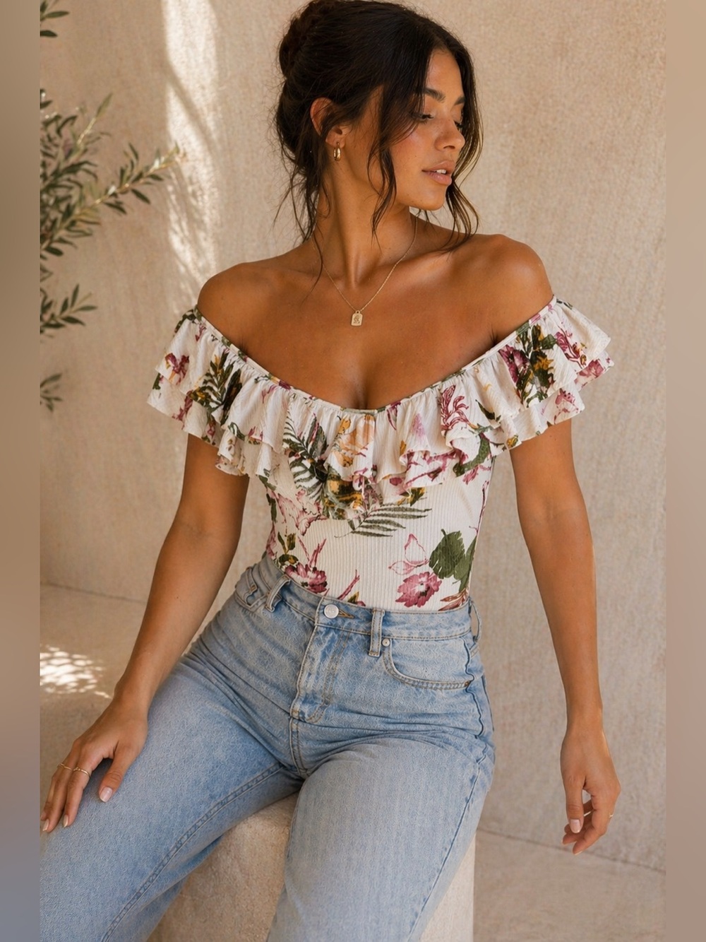 ASTR the Label Floral Ruffle Top Ribbed Stretch Romantic Boho Bodysuit Small